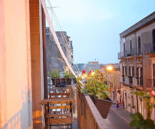 Dal Commediante And Affittacamere