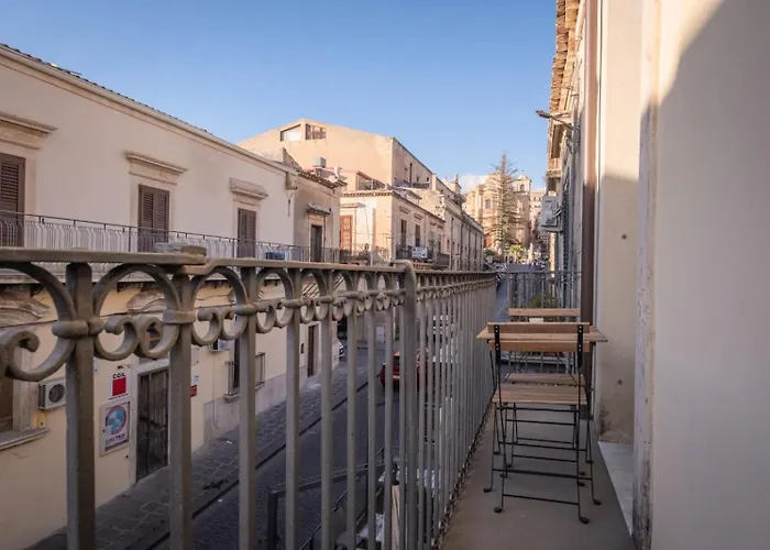 Dal Commediante And Affittacamere