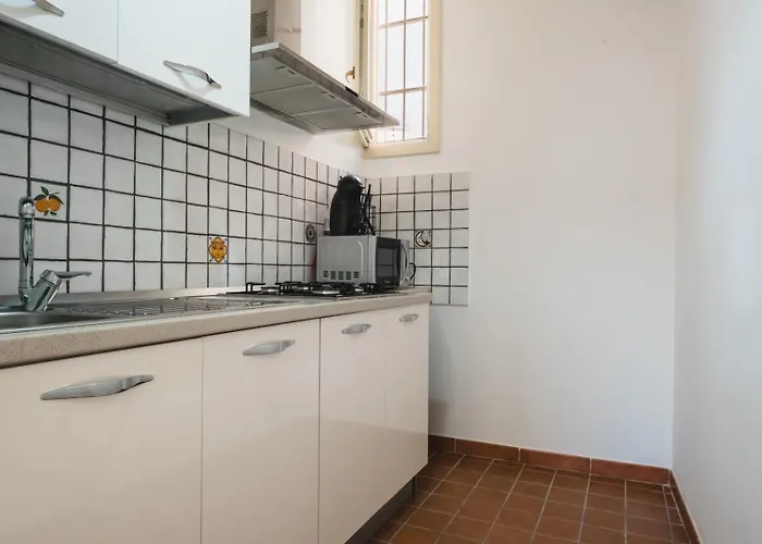 Dal Commediante And Noto